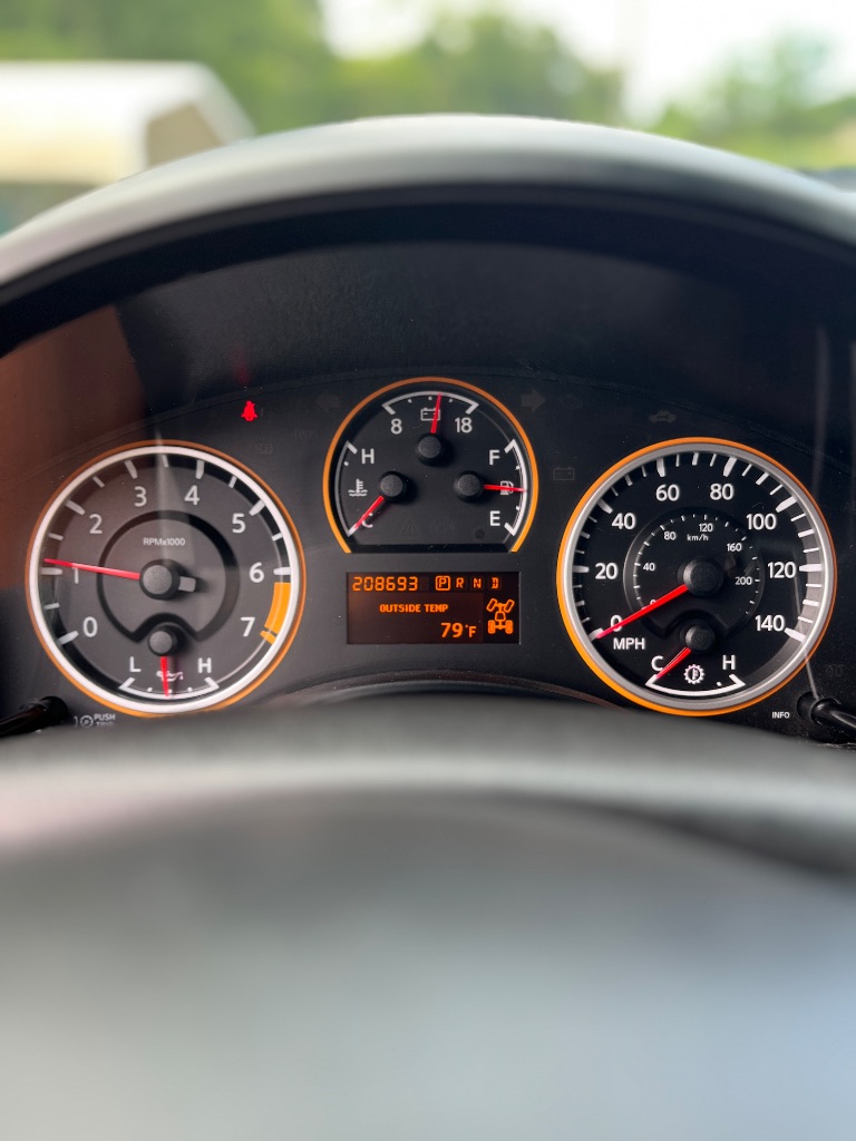 2015 Nissan Titan SV - Photo 13