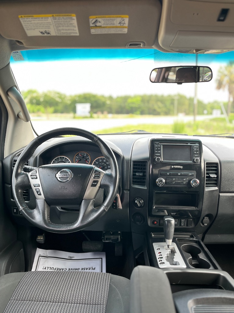 2015 Nissan Titan SV - Photo 11