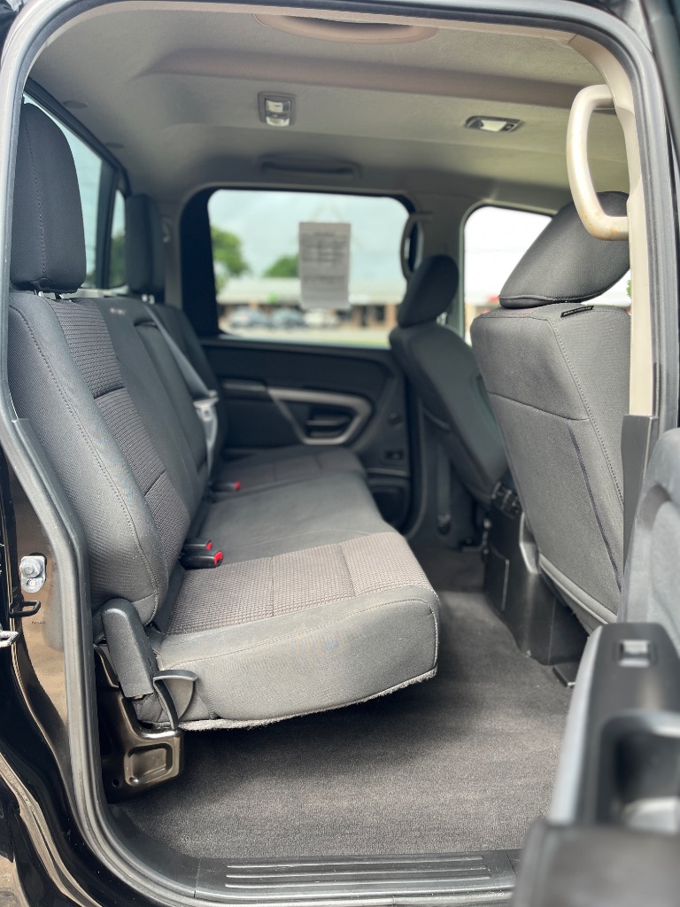 2015 Nissan Titan SV - Photo 10