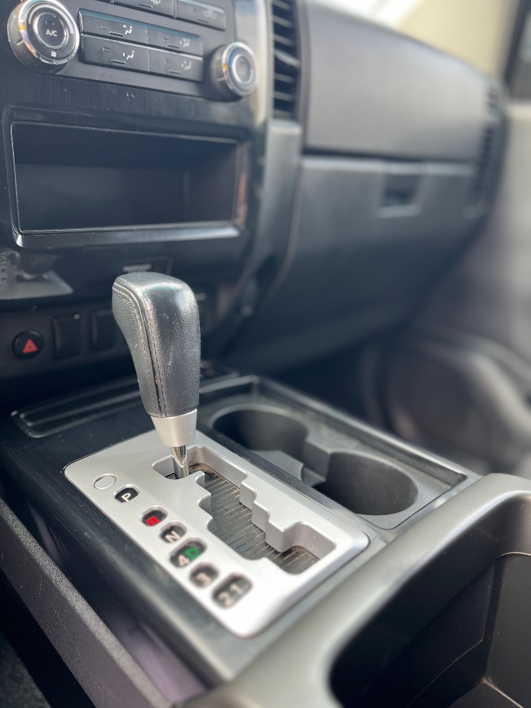2015 Nissan Titan SV - Photo 15