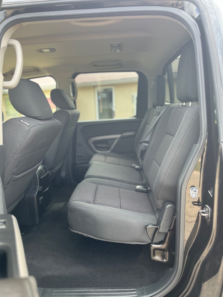 2015 Nissan Titan SV - Photo 8