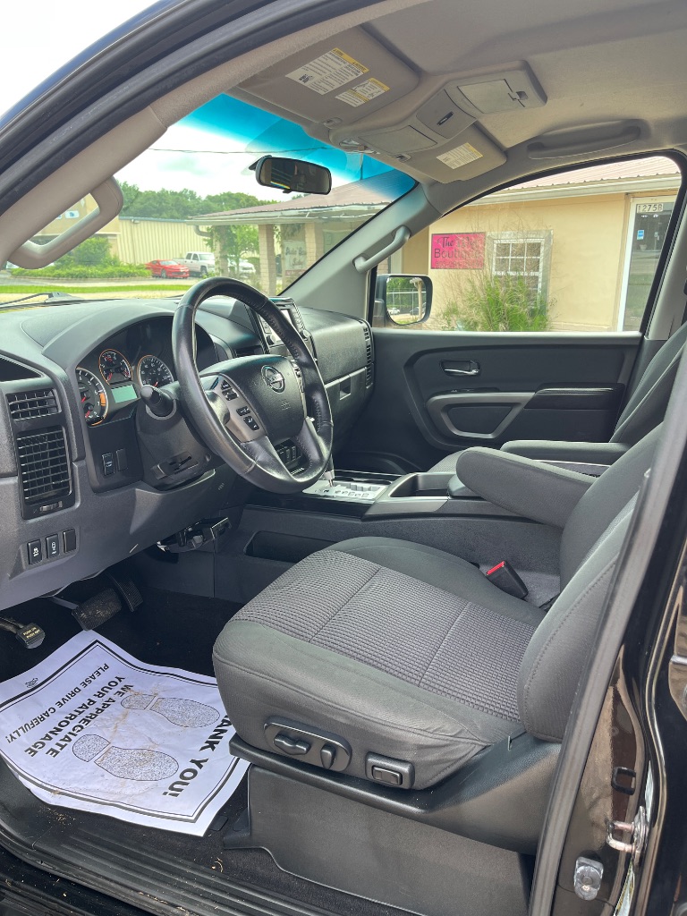 2015 Nissan Titan SV - Photo 7