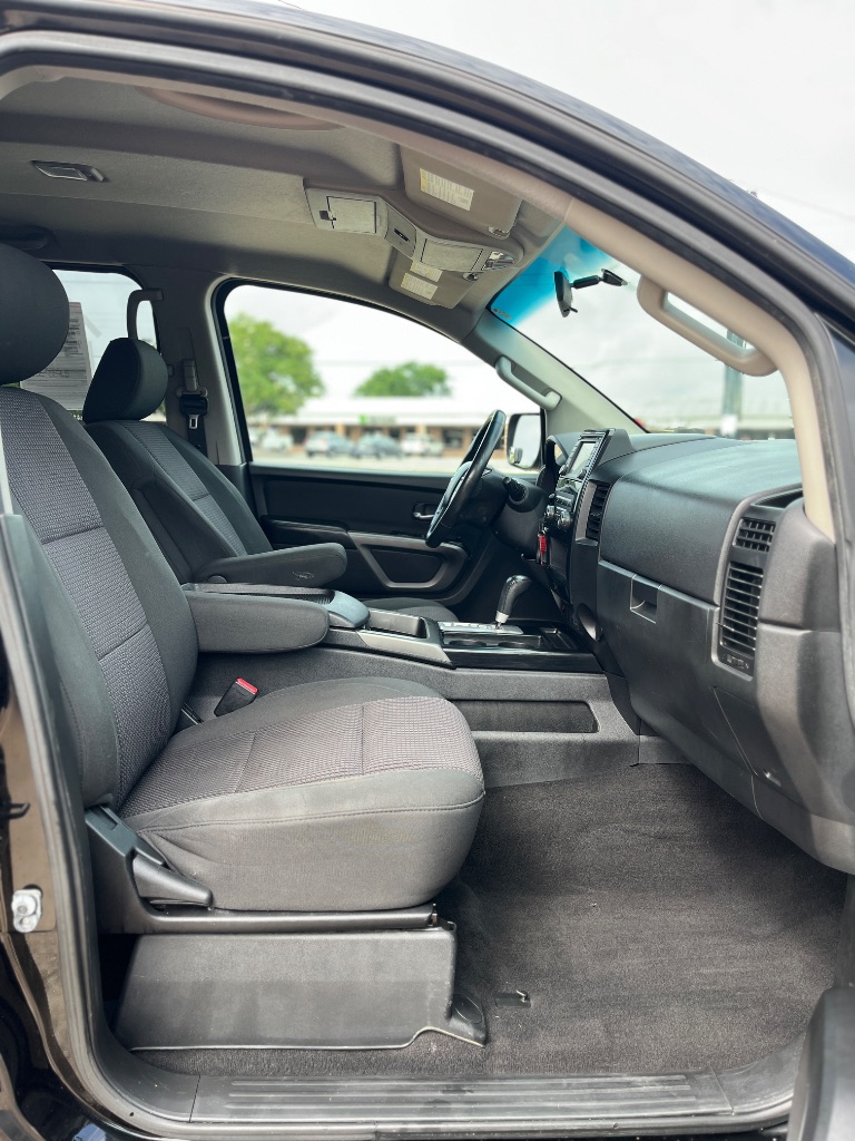 2015 Nissan Titan SV - Photo 9