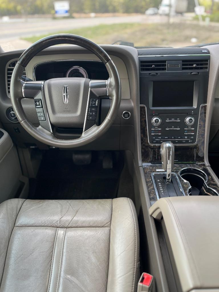 2016 Lincoln Navigator Select - Photo 7